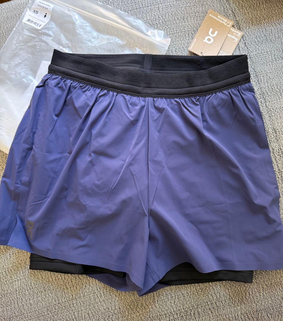 on 3パフォーマンス2/1ショーツ　xs 新品　オン　ランニング