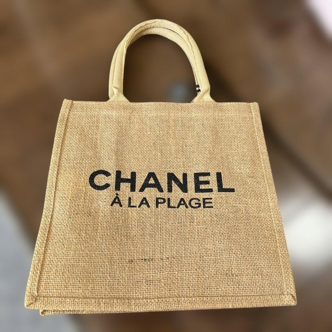 CHANEL À LA PLAGE トートバッグノベルティとチャームノベルティ