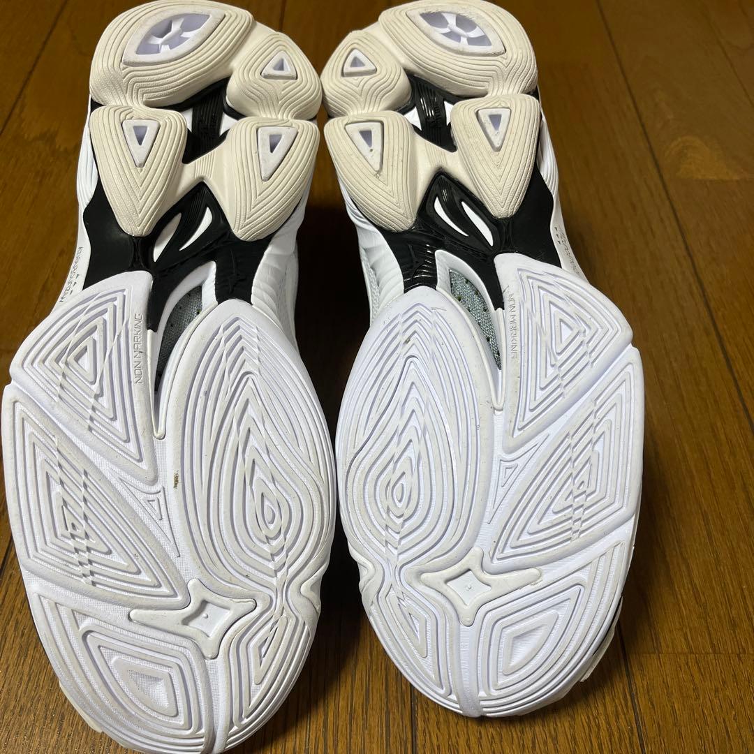 【週末限定値下げ】バレーボールシューズ　ミズノ　25.5cm 白