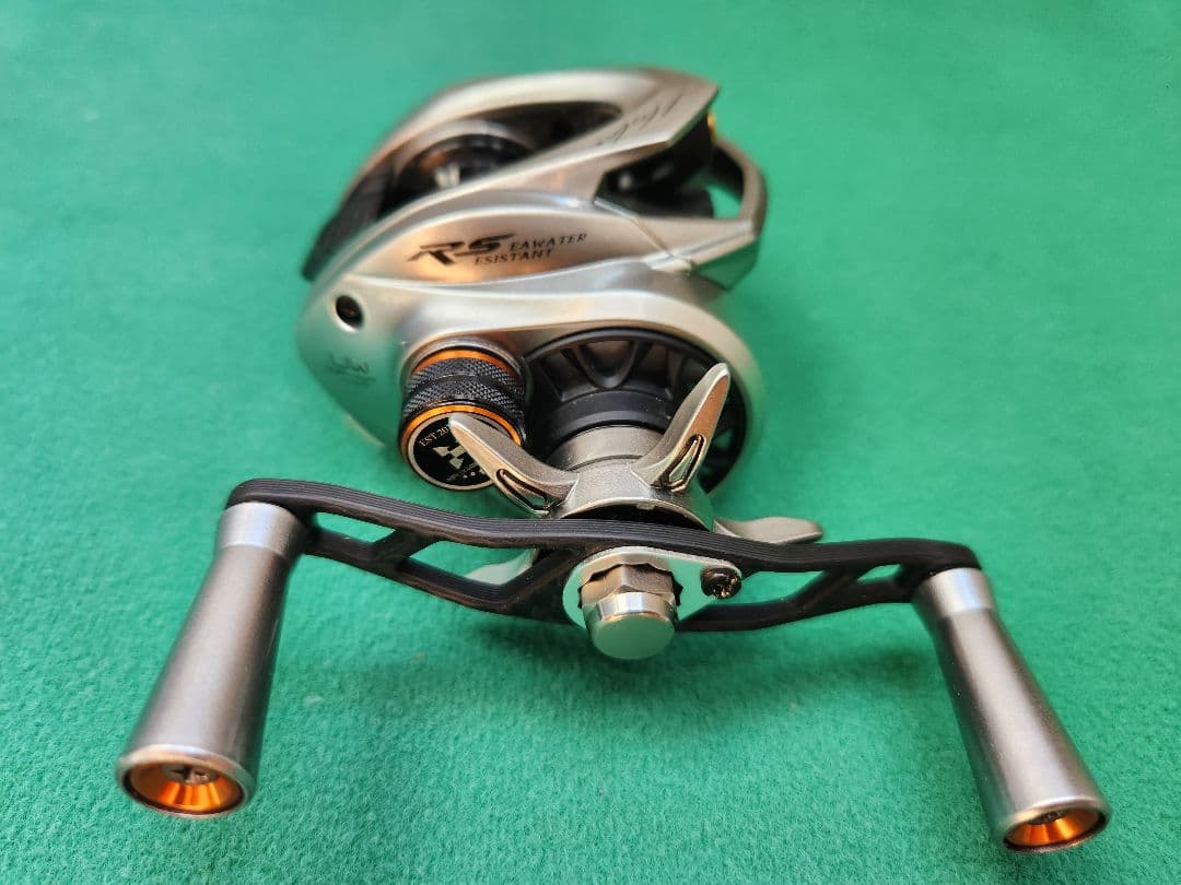中古美品　ハイスター　ベイトフィネスリール giu99 右巻