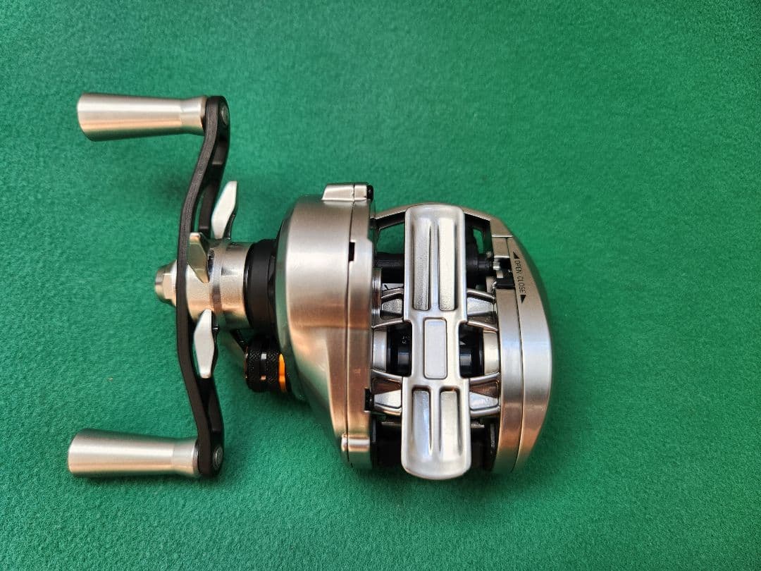 中古美品　ハイスター　ベイトフィネスリール giu99 右巻