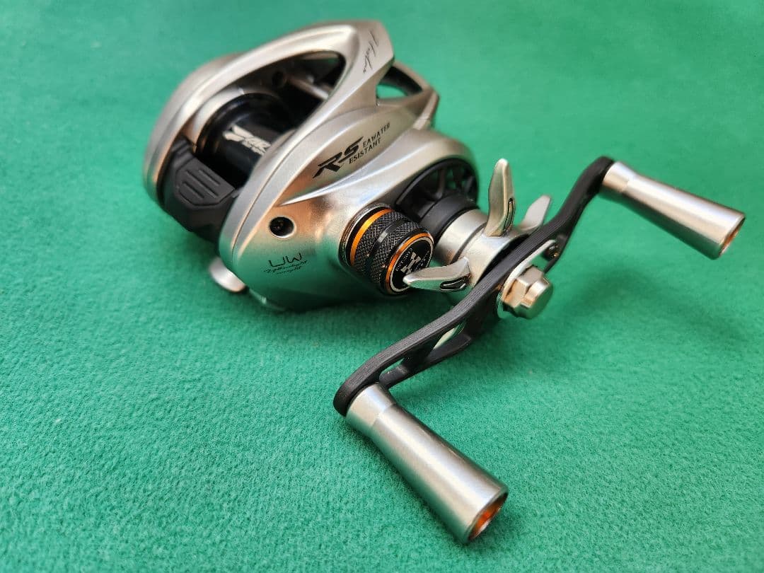 中古美品　ハイスター　ベイトフィネスリール giu99 右巻