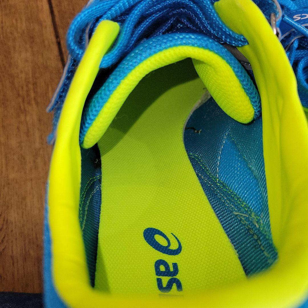 未使用　asics スパイクシューズ 青/黄色　 ベルクロストラップ　ピン付き