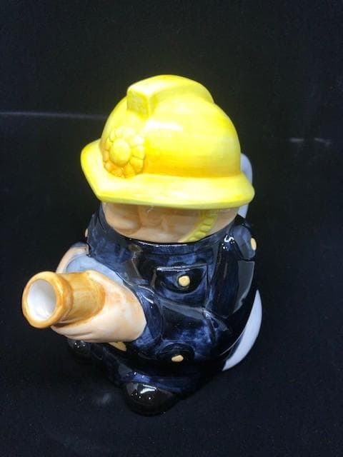 【中古ビンテージ】イギリスから輸入　消防士のティーポット BOB HERSEY
