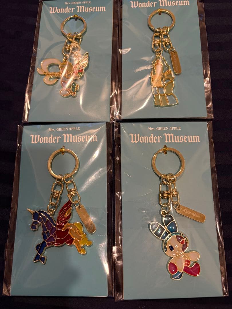 【新品】Wonder Museum ステンドグラスキーホルダー 全４種セット