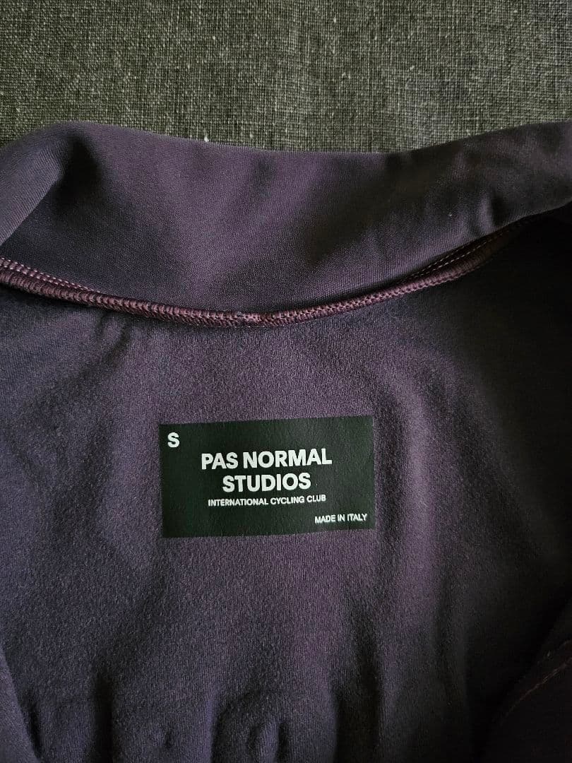 pas normal studios ロングスリーブジャージ