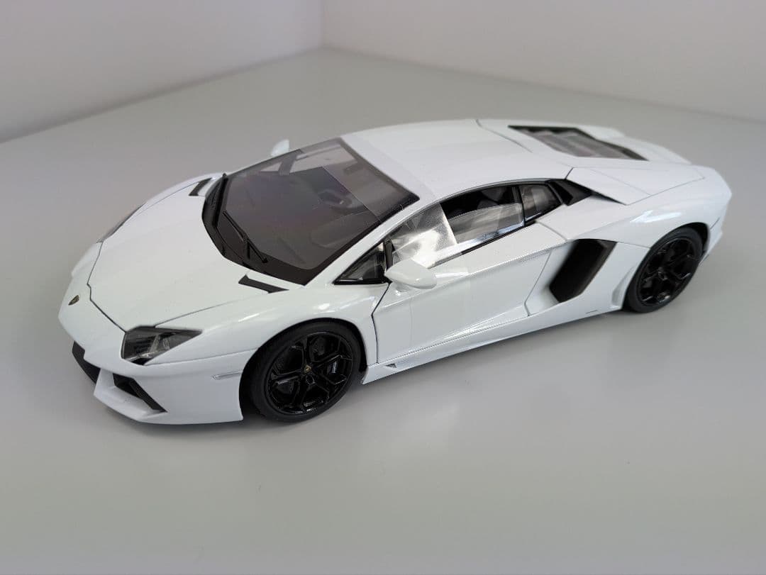 1/18 ミニカー ウイリー ランボルギーニ　アヴェンタドール LP700-4