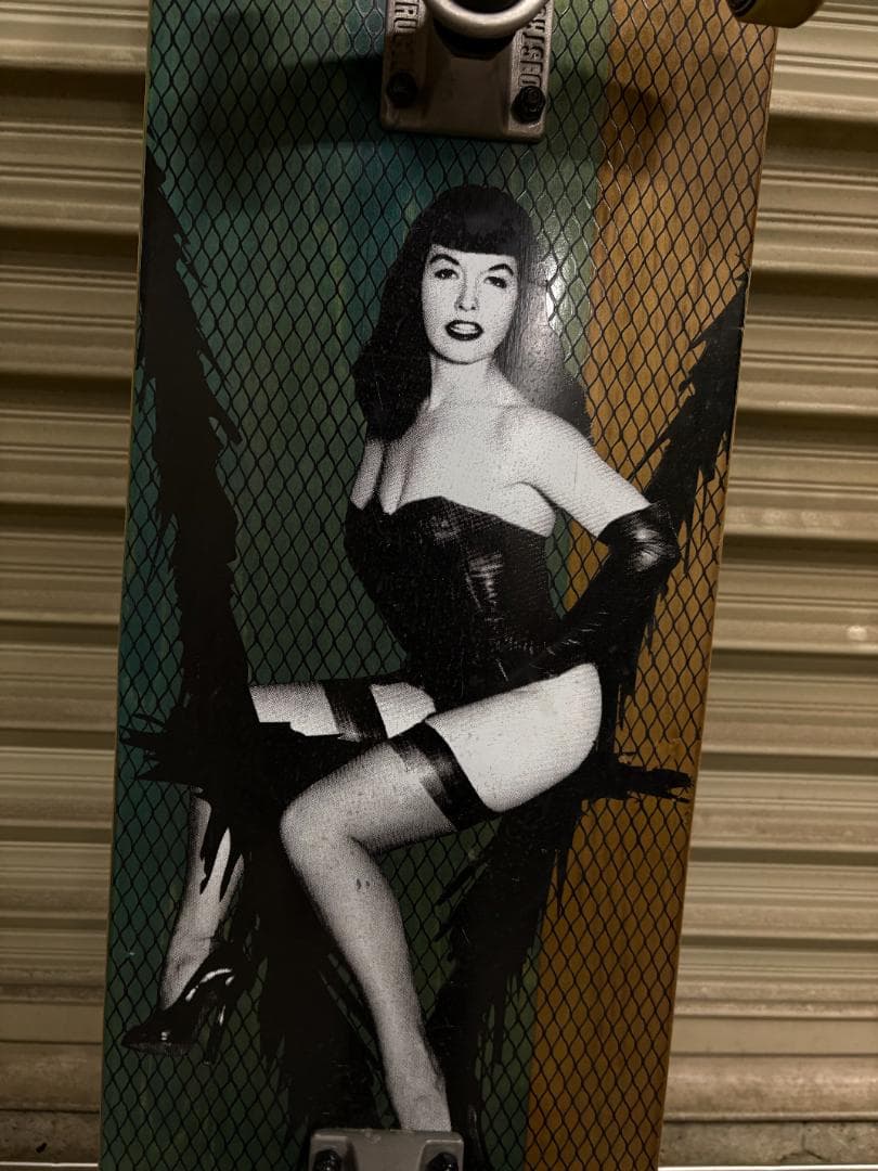 Bettie Page スケートボード コンプリート