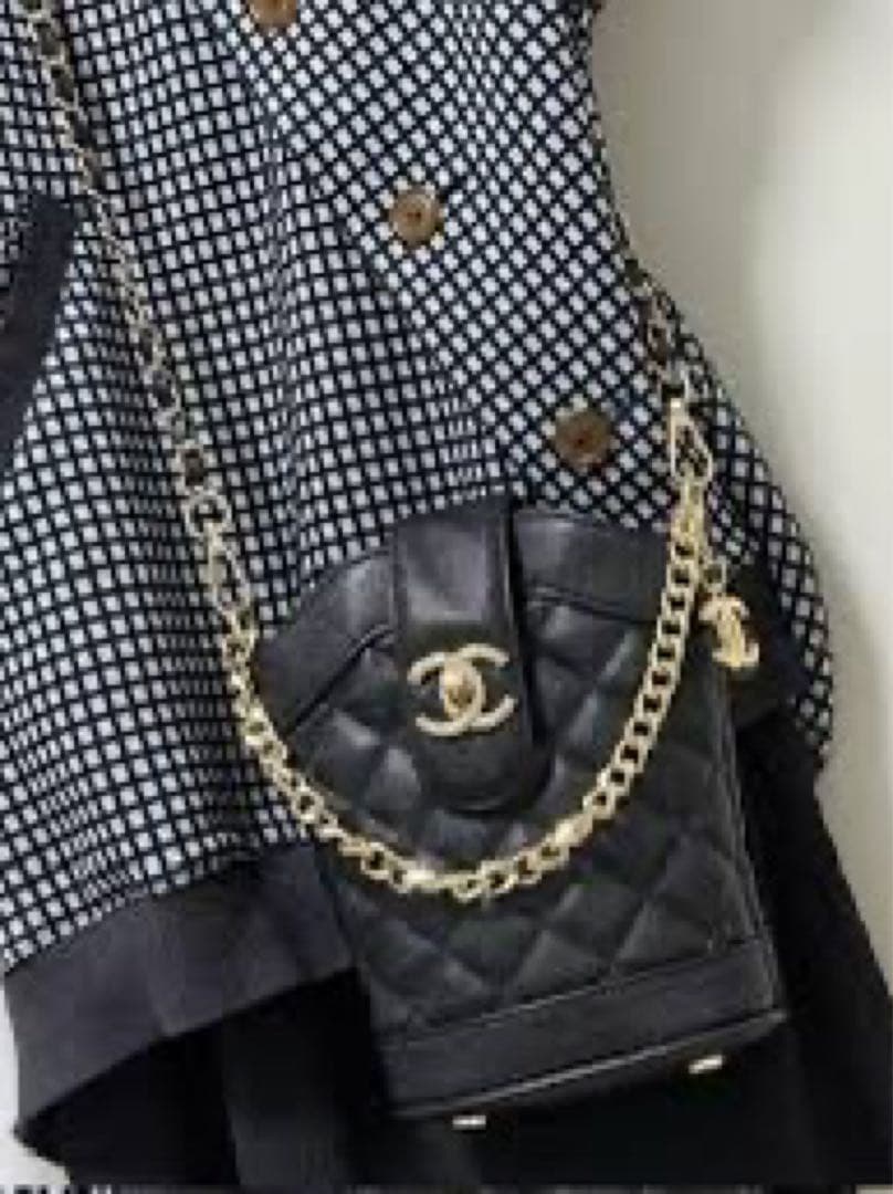 Chanel CC ロゴノベルティブラック キルティングバッグ