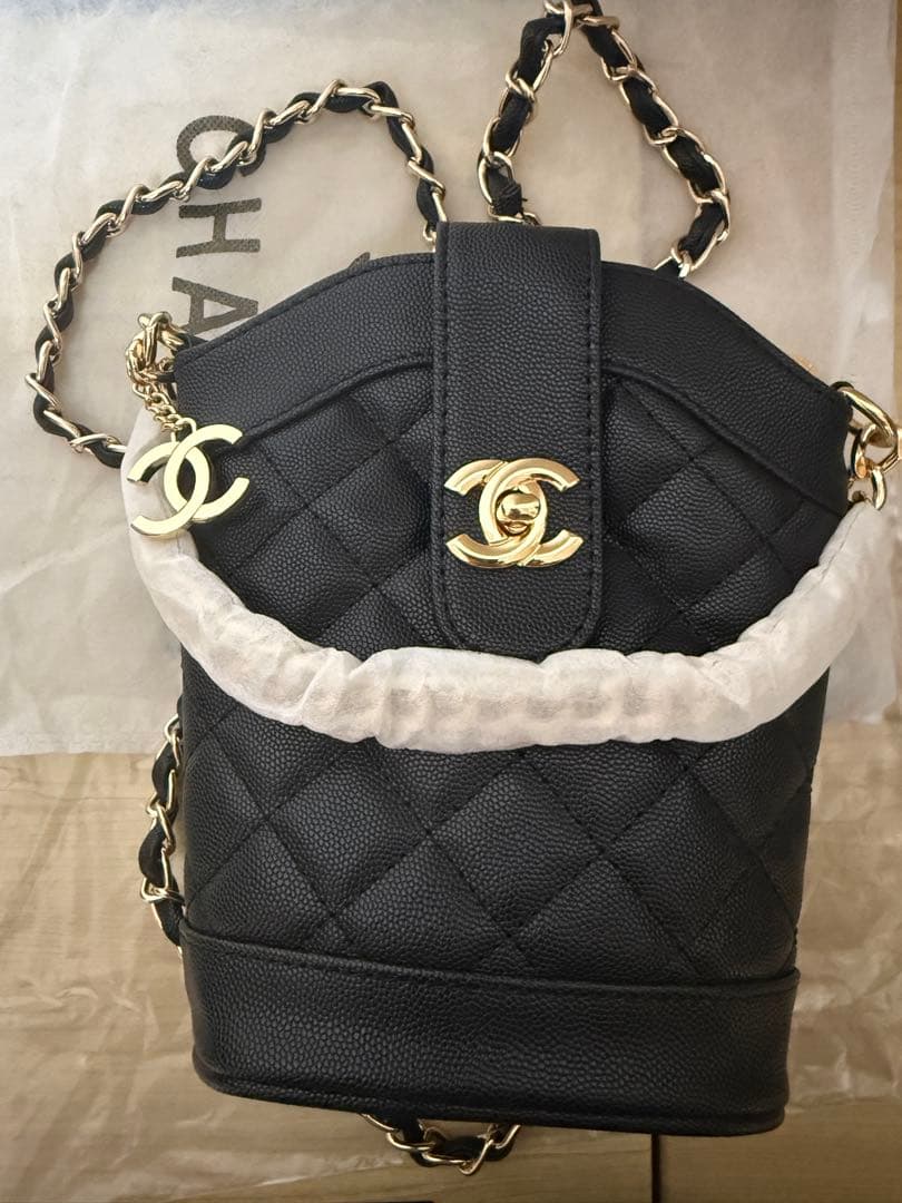 Chanel CC ロゴノベルティブラック キルティングバッグ