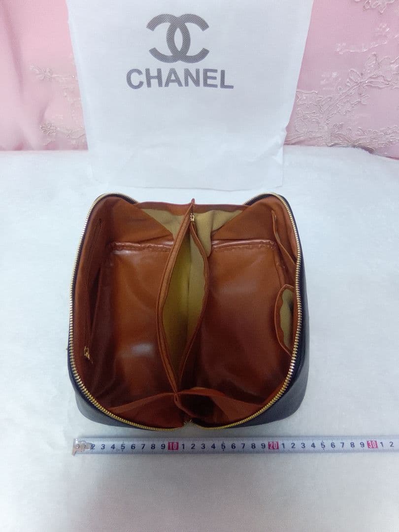 CHANEL ノベルティ ブラックレザー ポーチ