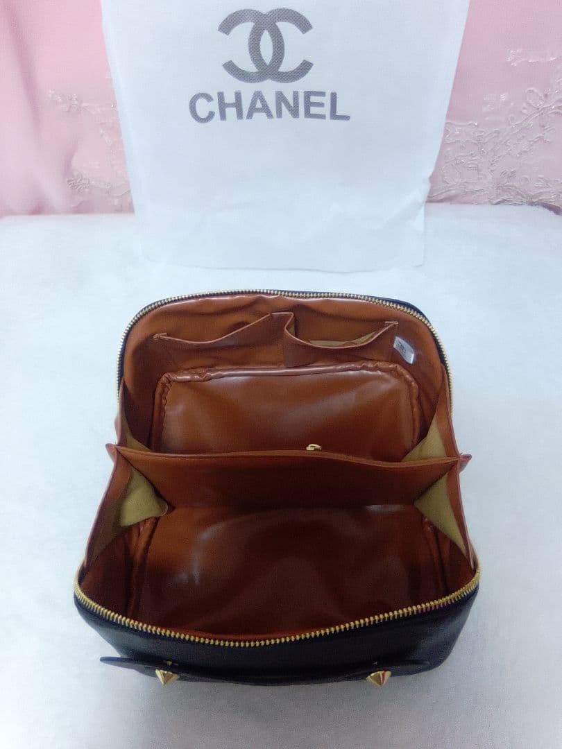 CHANEL ノベルティ ブラックレザー ポーチ
