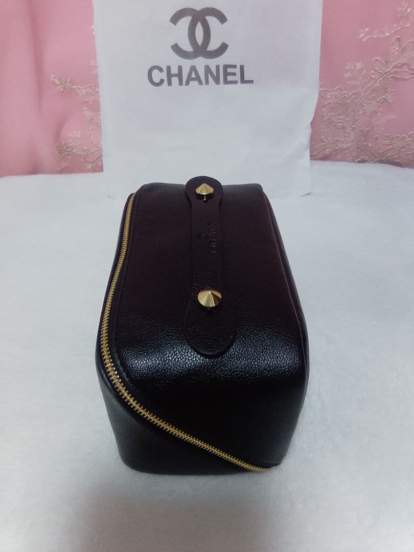 CHANEL ノベルティ ブラックレザー ポーチ
