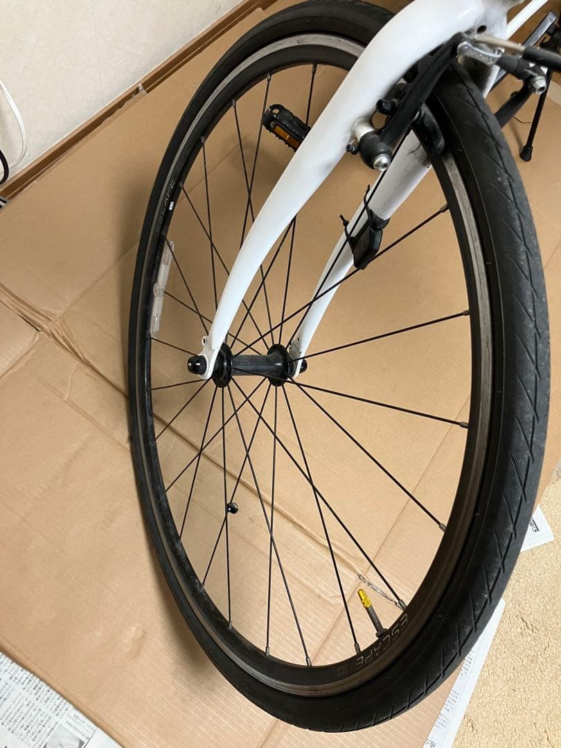 GIANT ESCAPE R DROPホワイトクロスバイク 速度計、鍵付き