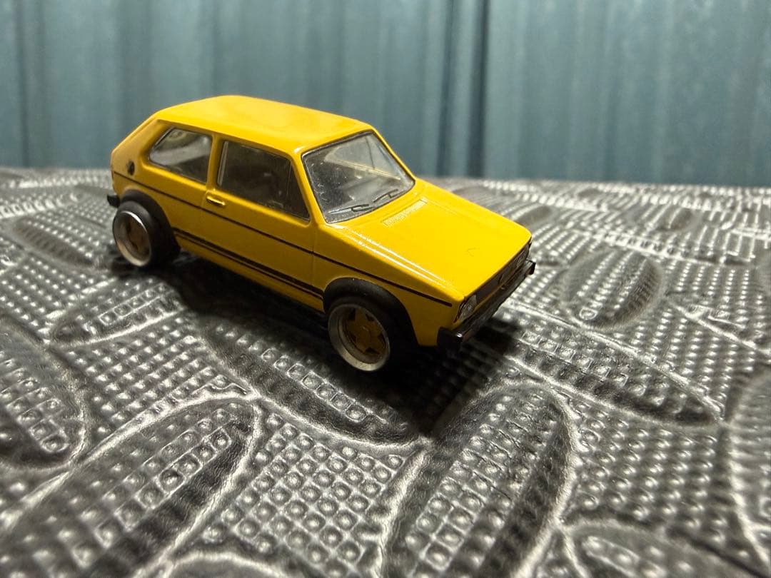 フォルクスワーゲン　ゴルフ1 ミニカー カスタムBORBETタイヤ引っ張り仕様