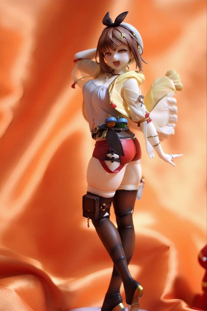 アルター　ライザのアトリエ ～常闇の女王と秘密の隠れ家～ライザ　フィギュア