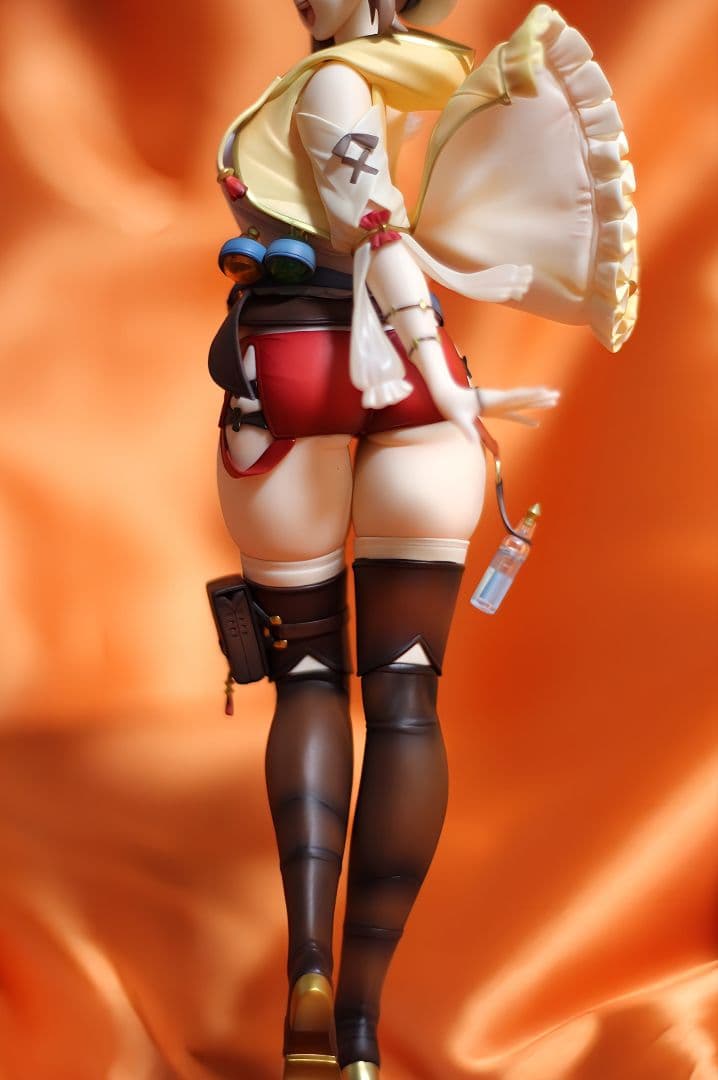 アルター　ライザのアトリエ ～常闇の女王と秘密の隠れ家～ライザ　フィギュア