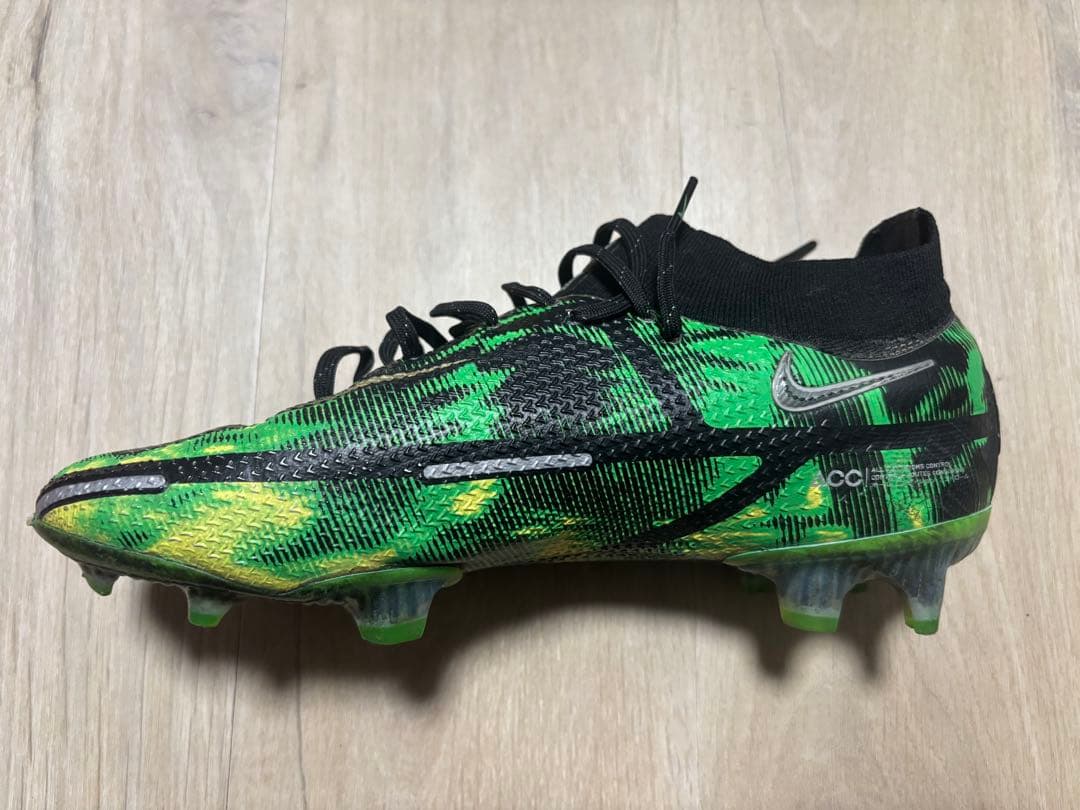 Nike サッカースパイク ファントムGTエリート FG