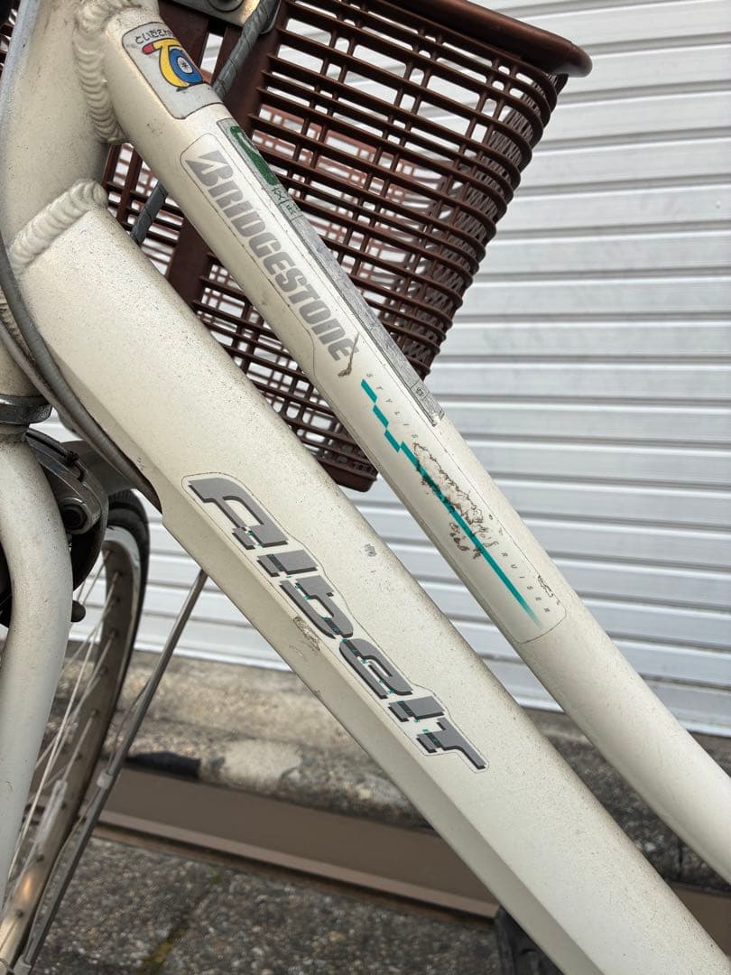 【引取り限定】ブリジストンシティサイクル 中古27インチ新品ヘルメット付き