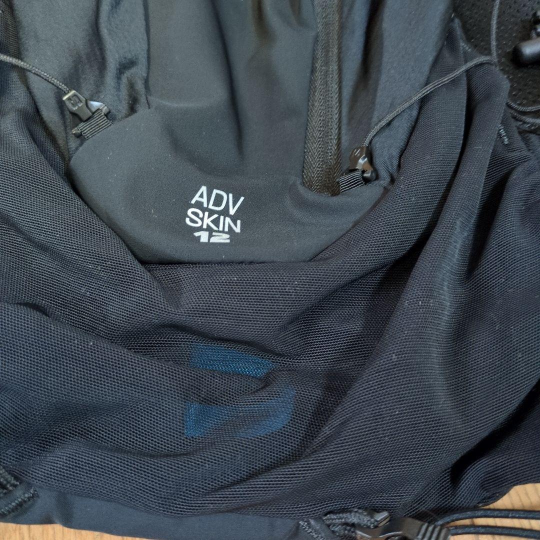 kazaky です。 SALOMON ADV SKIN 12 ブラック
