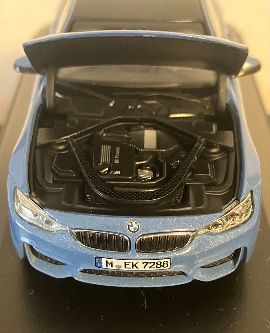 1/43 herpa製　 M4 F82 ヤスマリーナブルー