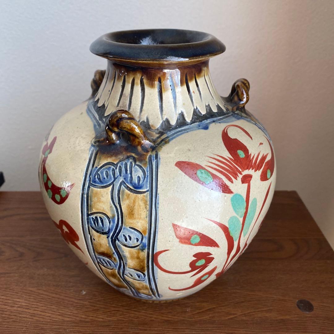 魚と花の装飾 陶器の花瓶