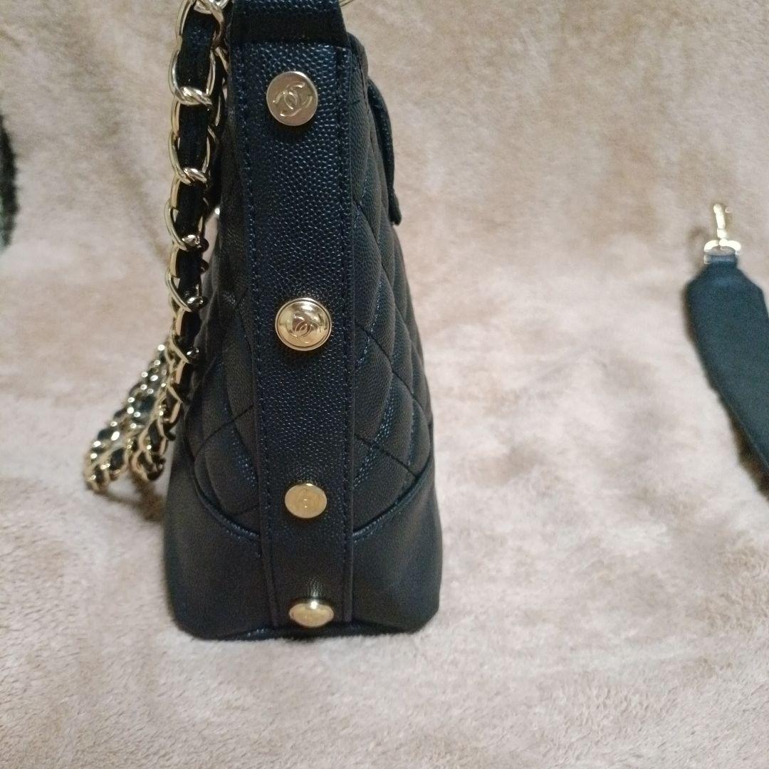 CHANEL ノベルティ ブラックレザー ハンドバッグ