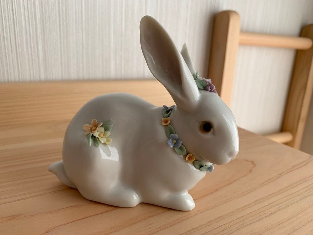 リヤドロ　花飾りの白うさぎ