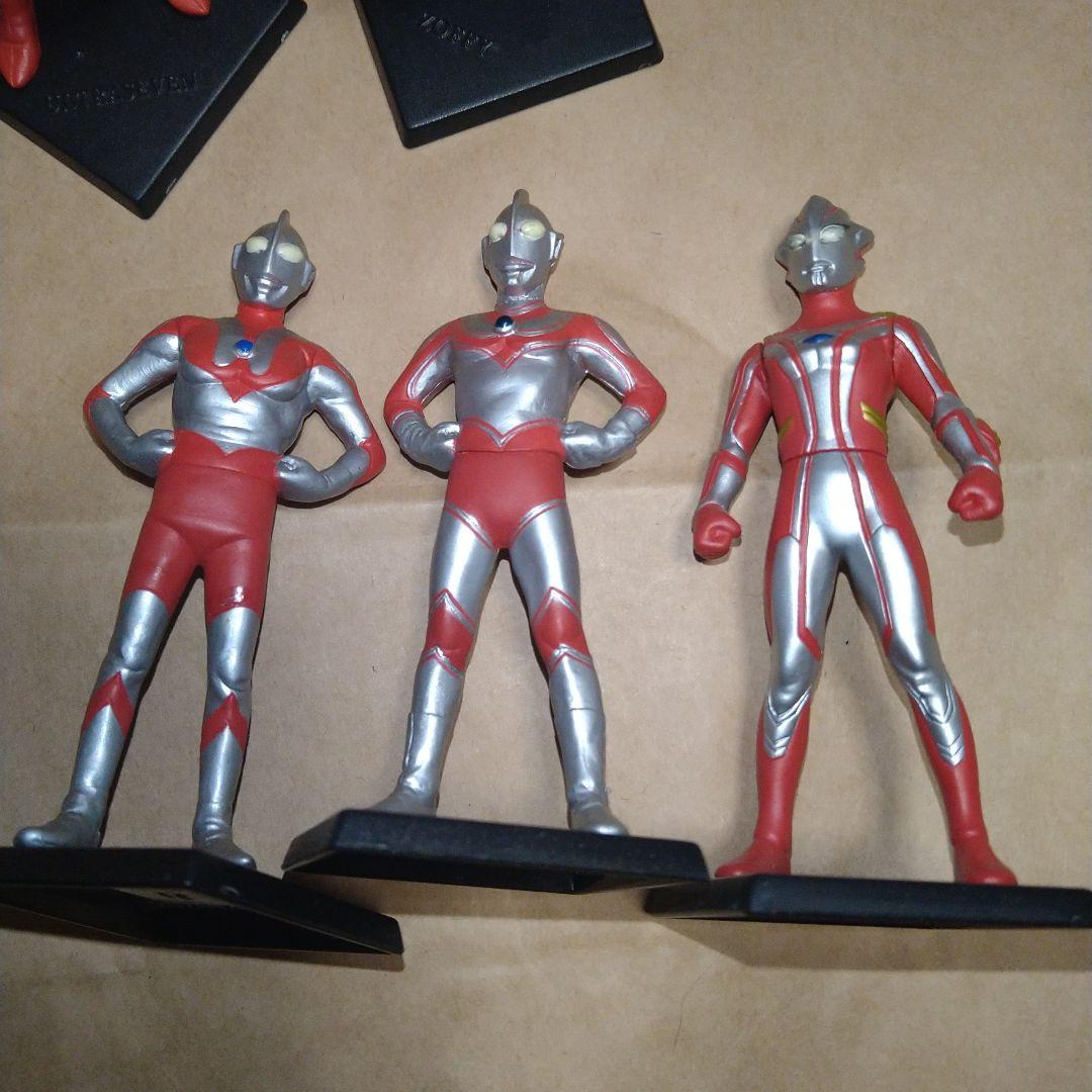 ウルトラマン　ミニフィギュア　11種セット　台座付き
