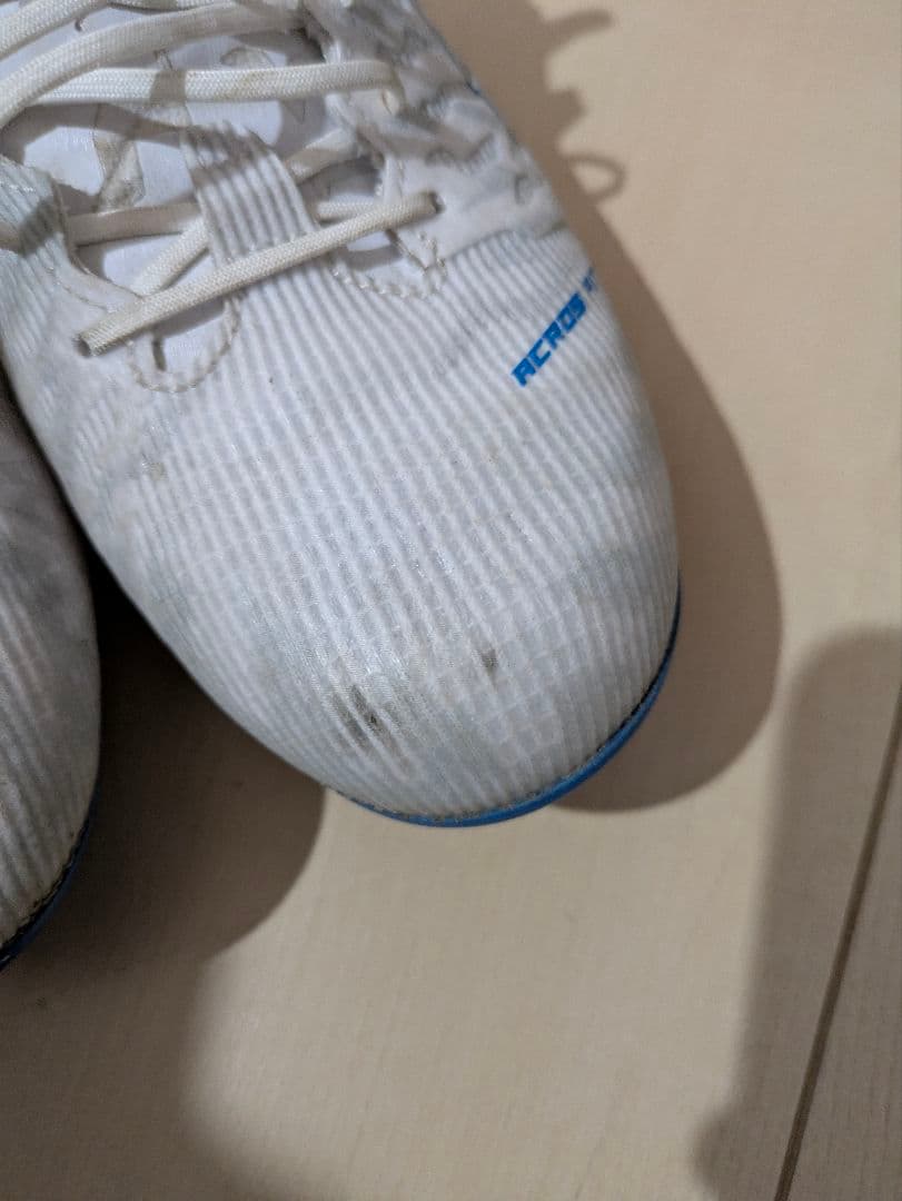 ACROS FIT ホワイト サッカーシューズ26.0㌢