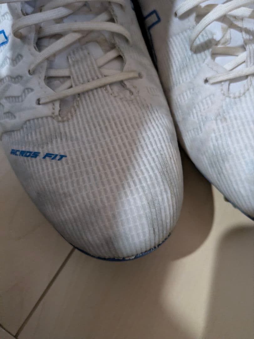 ACROS FIT ホワイト サッカーシューズ26.0㌢