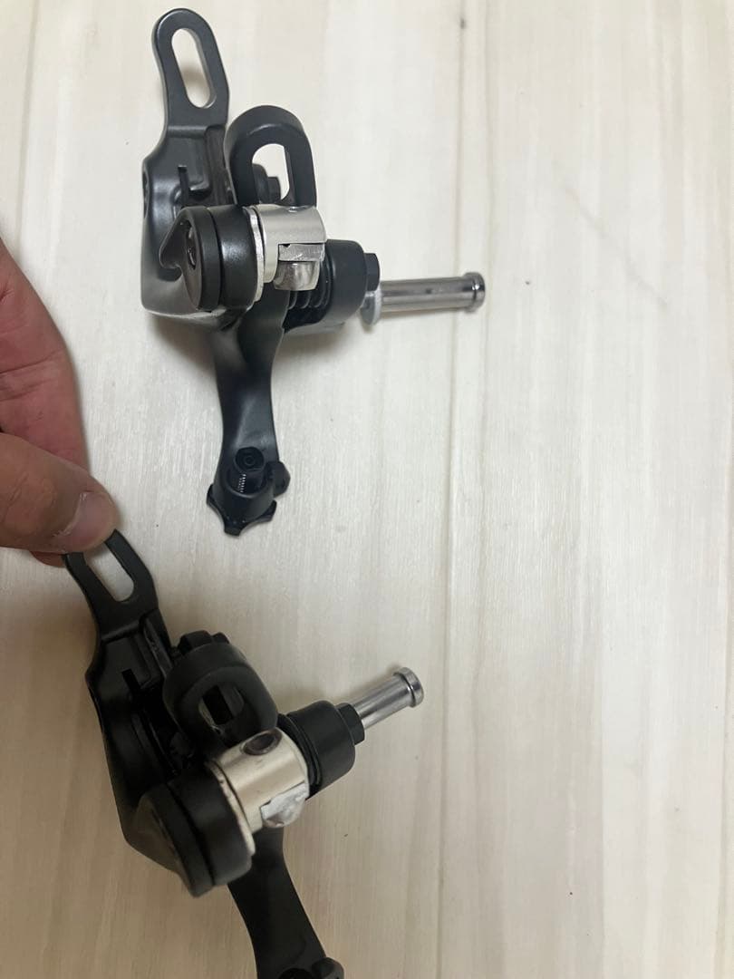 シマノ　R8100 リムブレーキキャリパー　前後セット　ブレーキシューなし