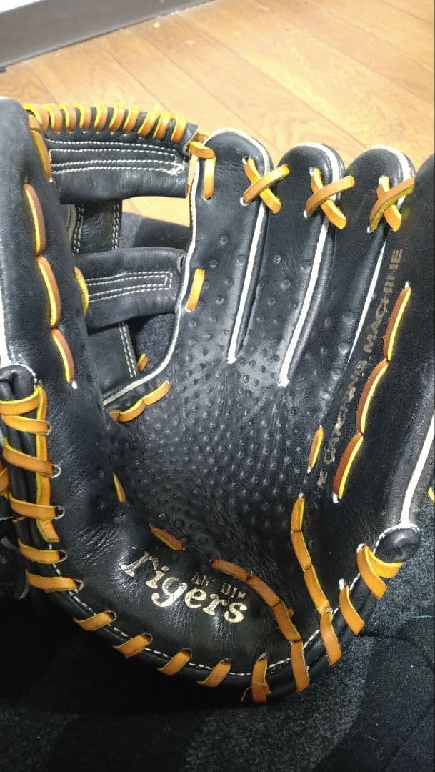 【割引中】SSK 阪神タイガースコラボグローブ 日本製　軟式　岡田彰布モデル