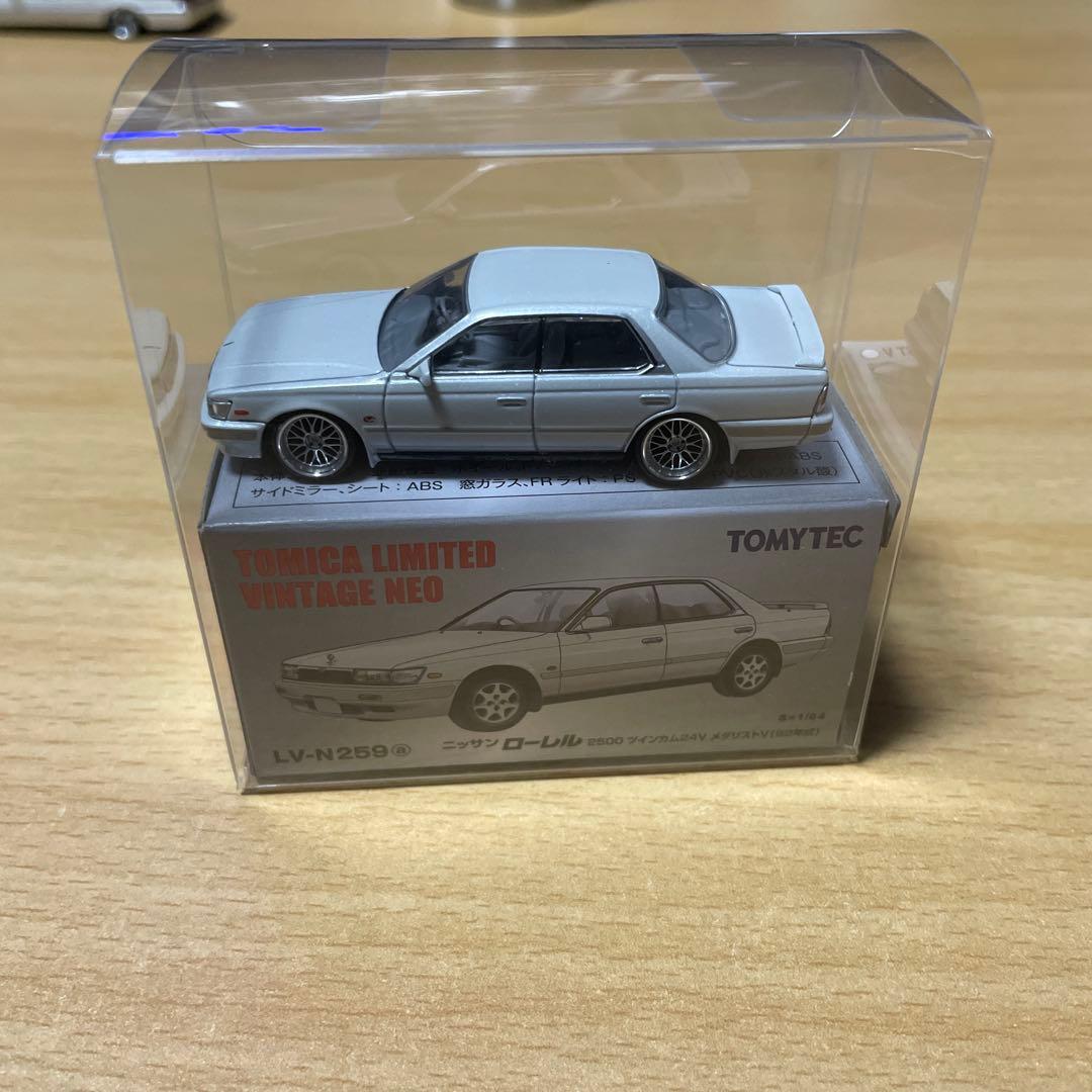 ローレルC33 トミカリミテッドヴィンテージ