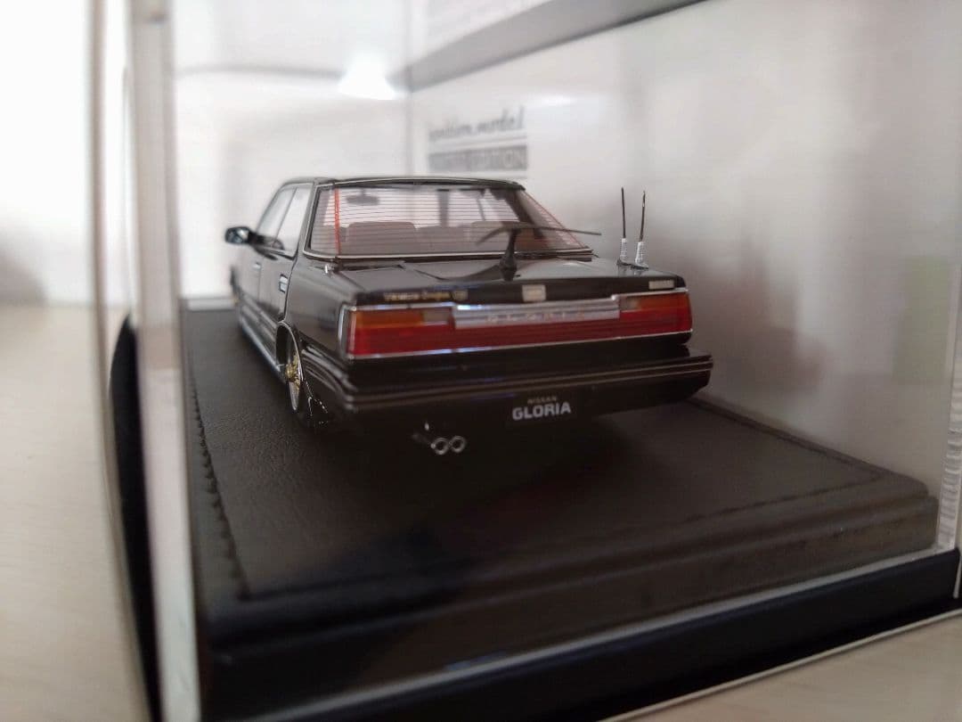 イグニッションモデルY30 グロリアVIP 1/43