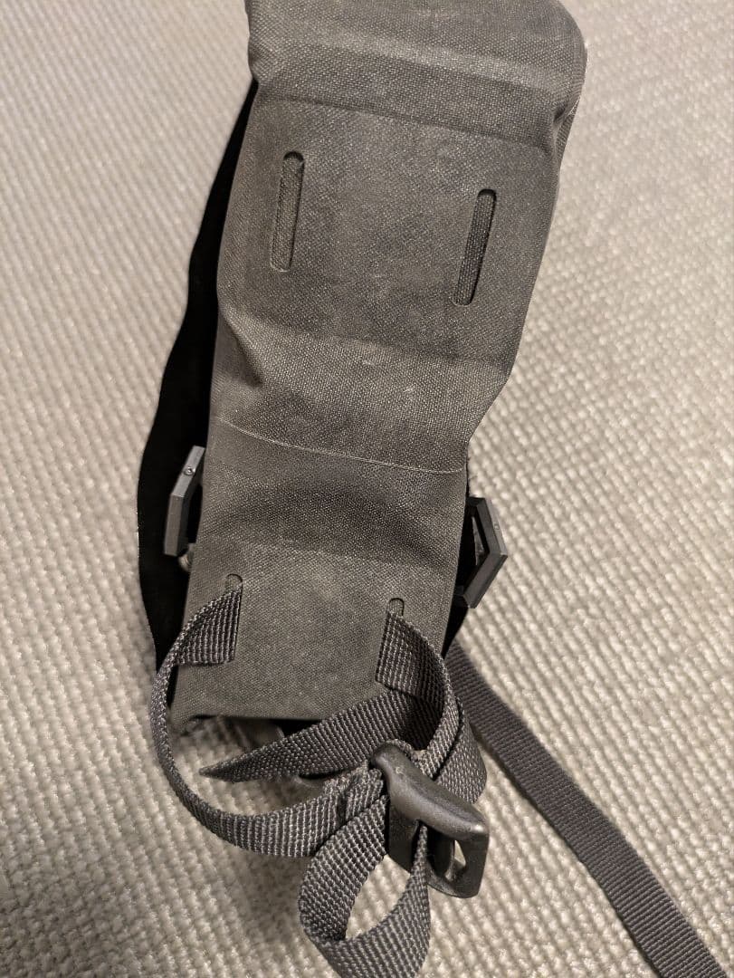 APIDURA　RACING FRAME PACKフレームバッグ2.4リットル