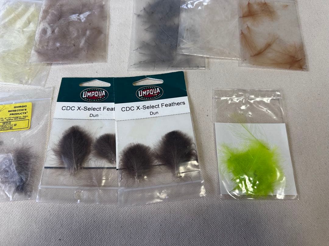 Umpqua CDC X-Select Feathers 他多数