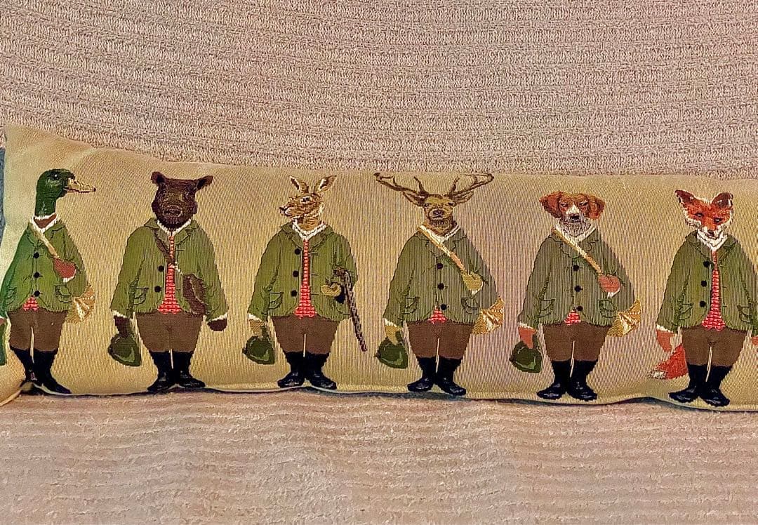 ロング　クッション　ハンティング　　鹿　鴨　イノシシ　うさぎ　犬　キツネ　刺繍