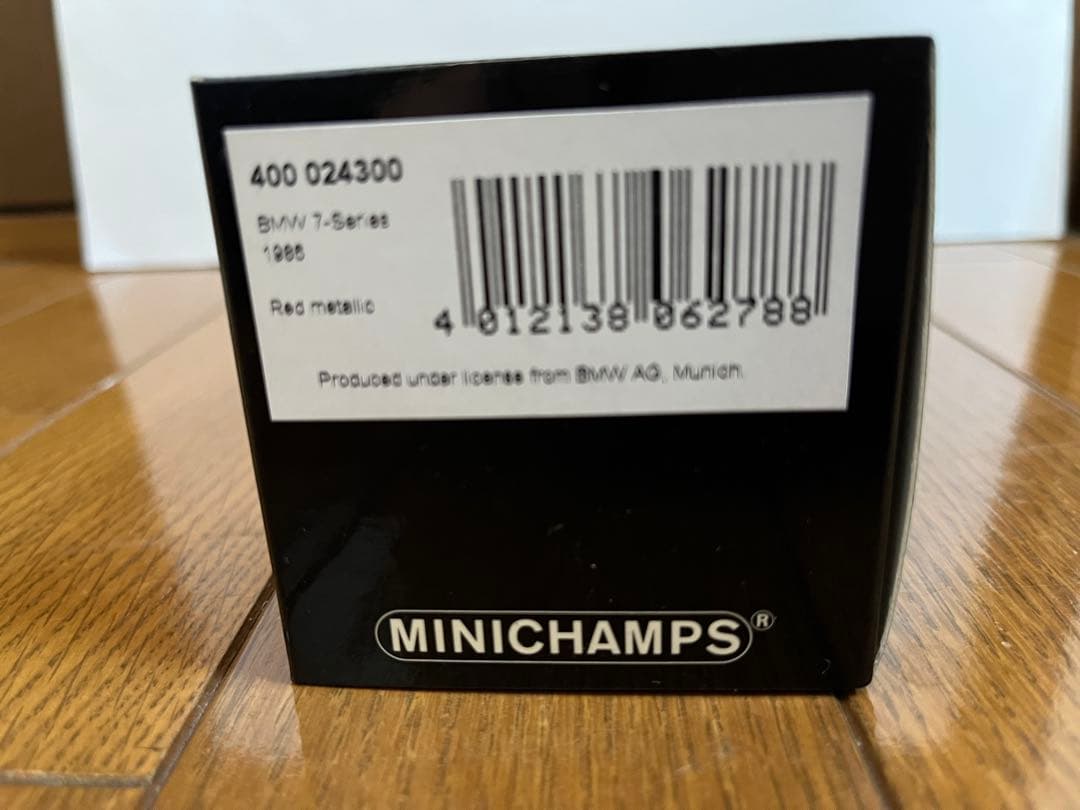MINICHAMPS  7-Series 1986 レッドメタリック