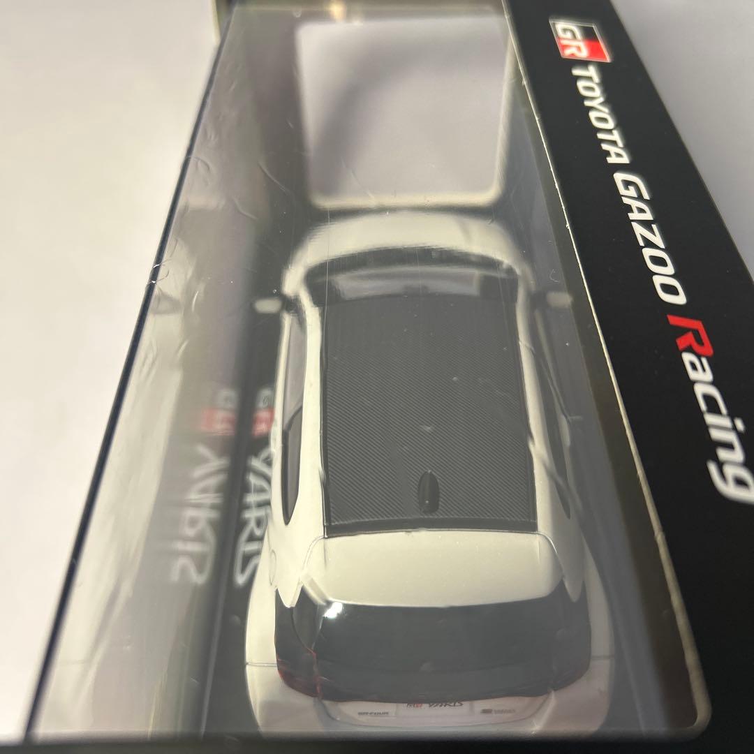GRヤリス　白　プラチナホワイトパールマイカ　カラーサンプル