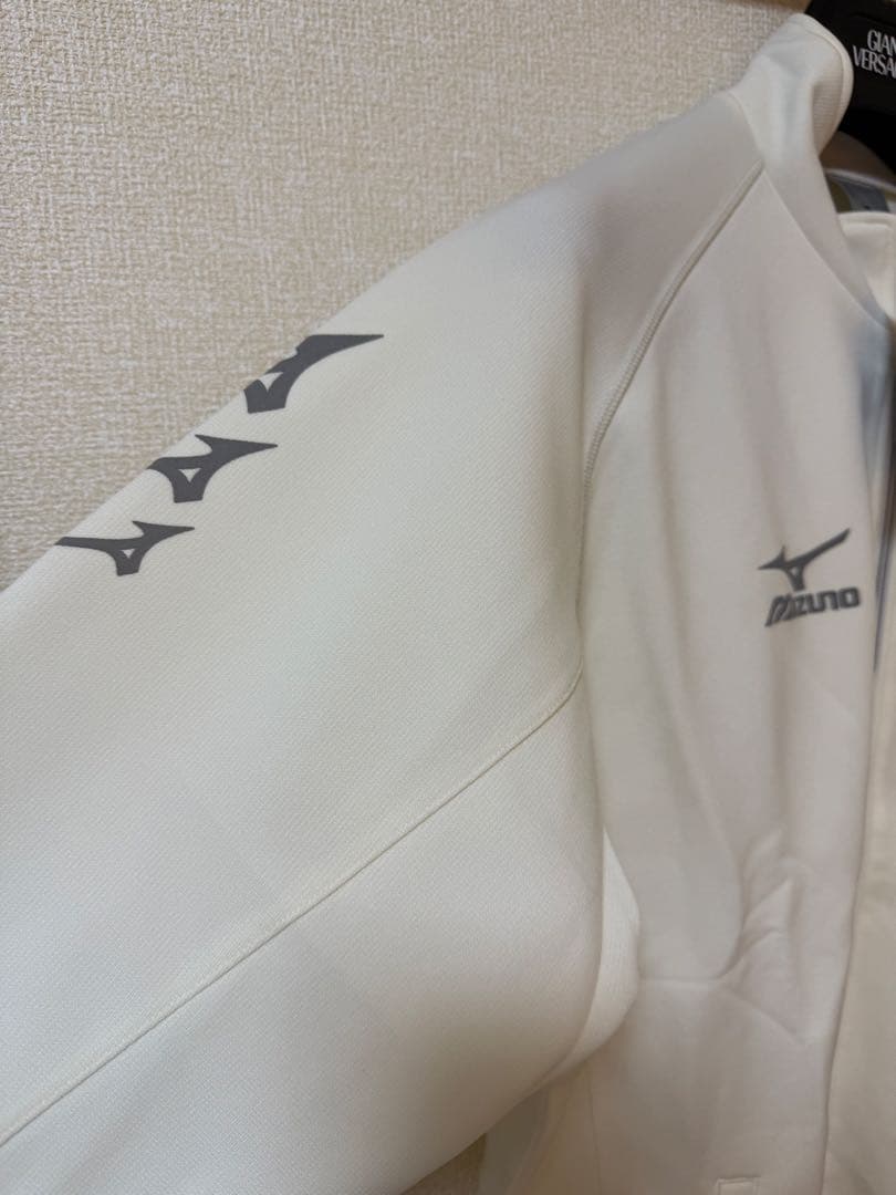 【新品タグ付き】MIZUNO（ミズノ）トレーニングジャケット Oサイズ ホワイト