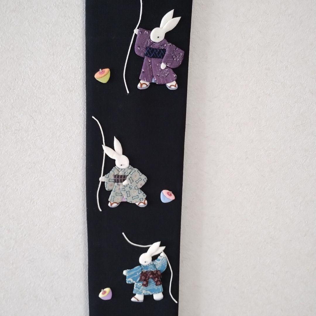 独楽を回すうさぎと炬燵うさぎ・押し絵・古布・縮緬細工・タペストリー