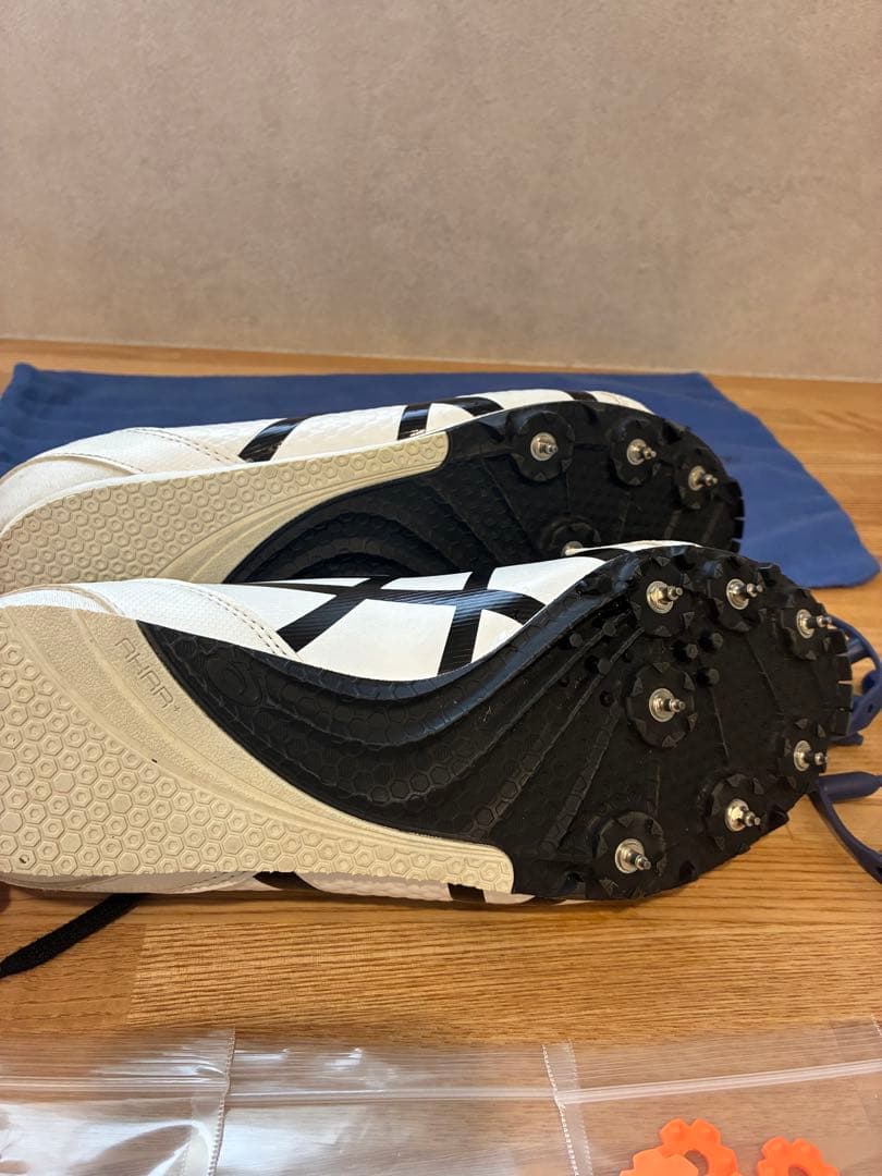 ASICS エボリューション スパイクシューズ　２６.５cm