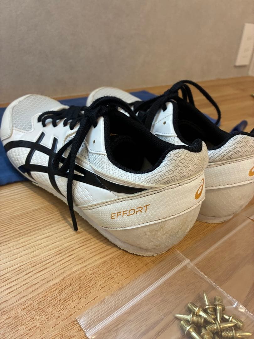 ASICS エボリューション スパイクシューズ　２６.５cm