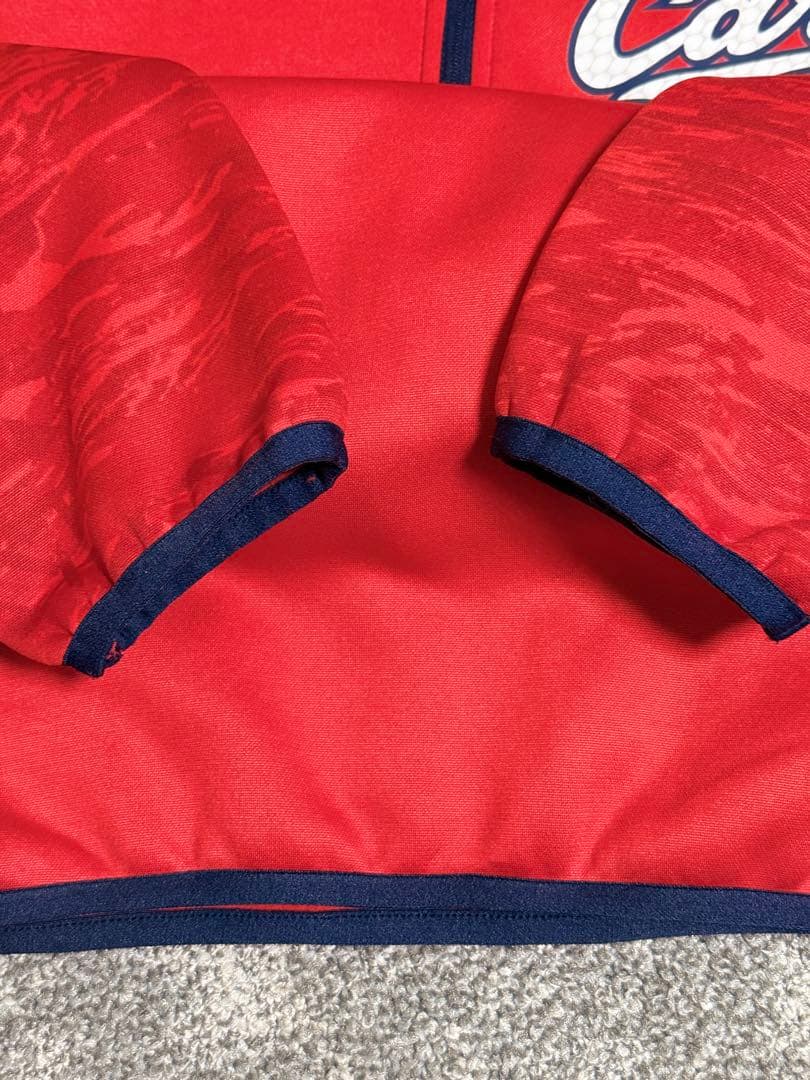DESCENTE 広島東洋カープ　フリースパーカー　Lサイズ キャンプ必需品