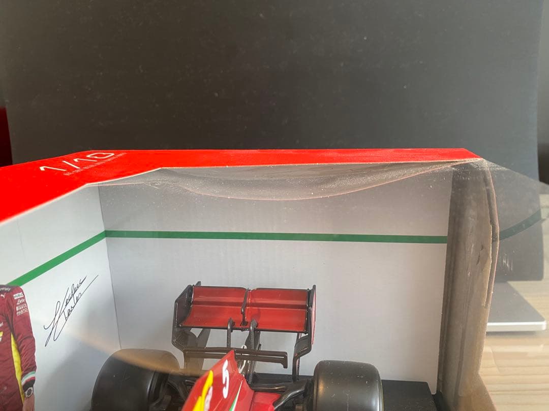Burago SF1000 ミニカー 1/18 S. Vettel