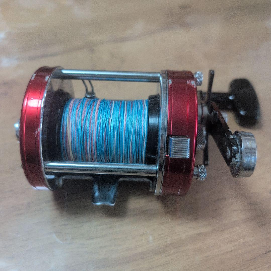 ABU Ambassadeur 7000 ベイトリール　レッド
