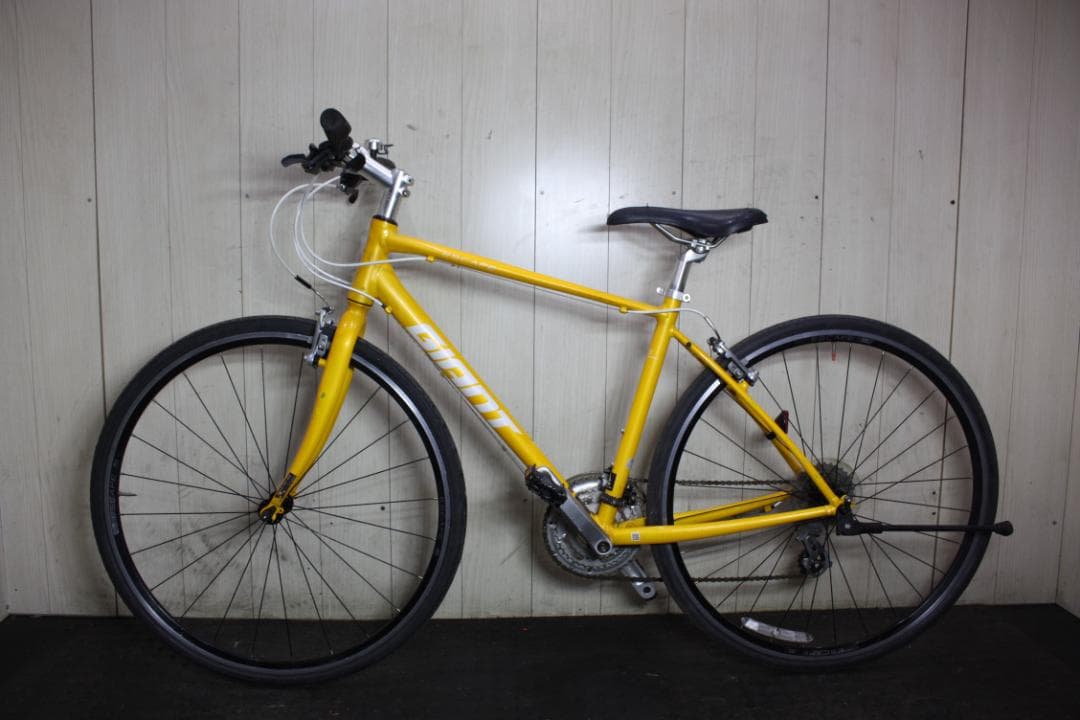 GIANT ESCAPE R3 700C 24速 470mm YELLOWクロス