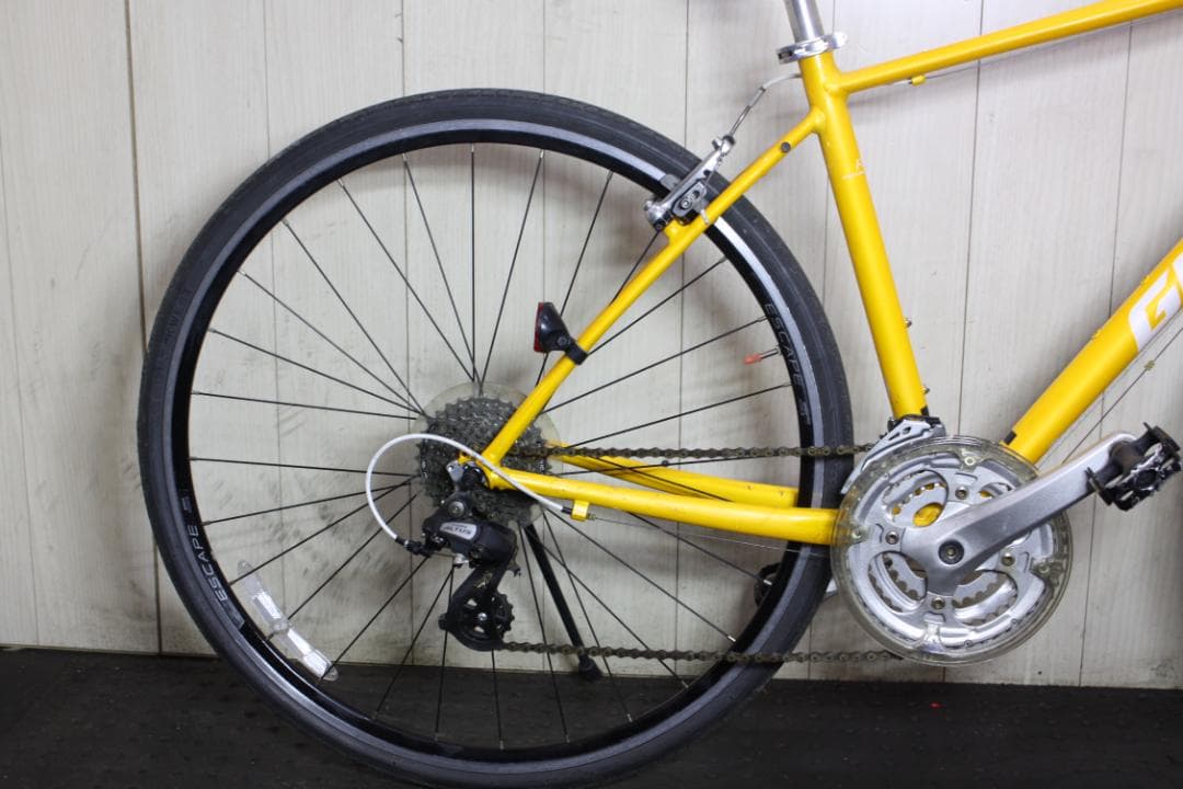 GIANT ESCAPE R3 700C 24速 470mm YELLOWクロス