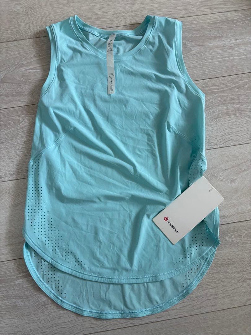 新品未使用！速乾ルルレモン　lululemon タンクトップ